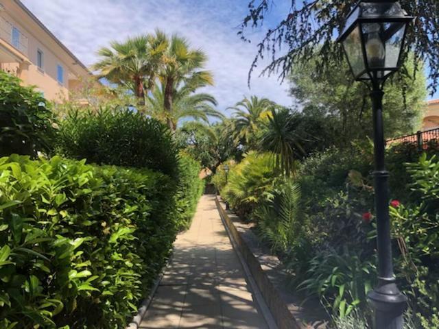 Belle Residence Au Centre De Saint Tropez Avec Piscine Et Garage מראה חיצוני תמונה