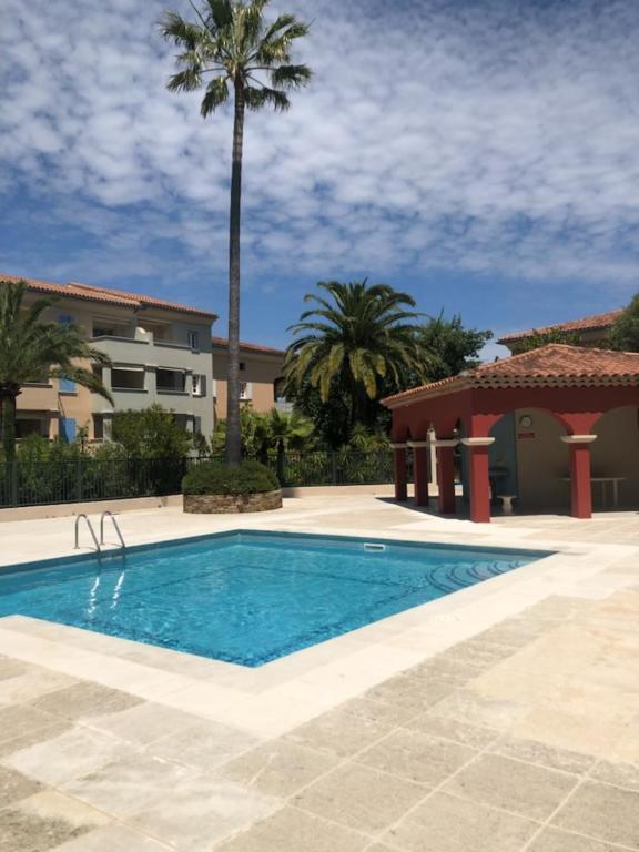 Belle Residence Au Centre De Saint Tropez Avec Piscine Et Garage מראה חיצוני תמונה